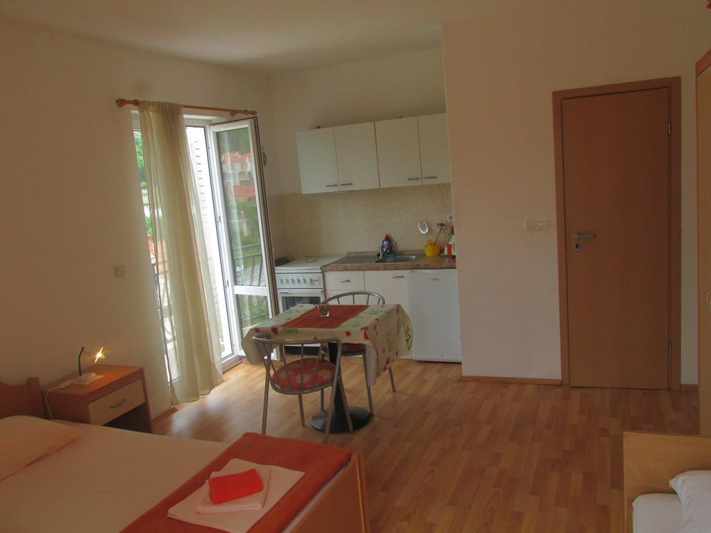 Apartmani Kljunak ザトン 部屋 写真